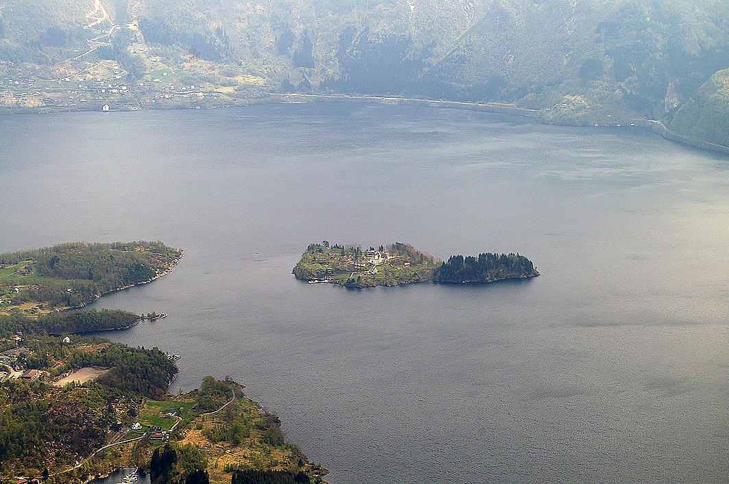 Ulfsnesøen, Sørfjorden, Hordaland